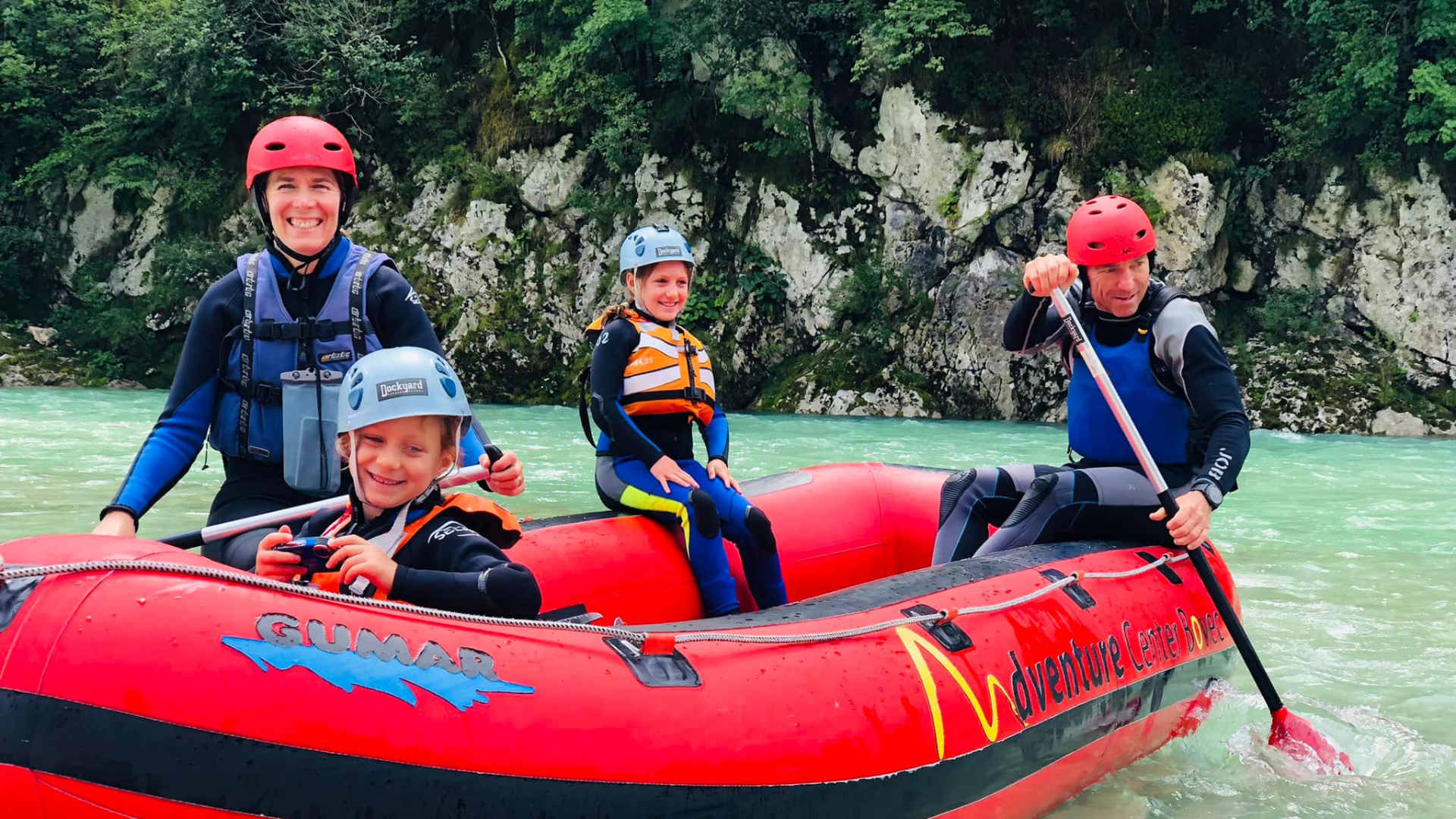 Family rafting on the Soča – child-friendly tour from Bovec