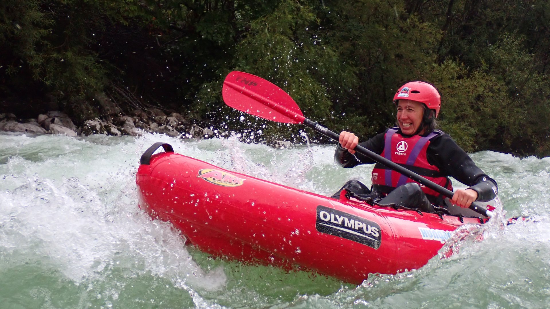 Wildwasserkajakfahren auf der Soča in Slowenien