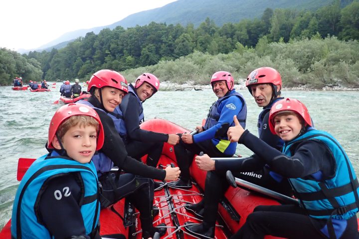 Családi rafting túra gyerekekkel a Soča folyón Bovecben - biztonságos evezés a HungaroRafttal